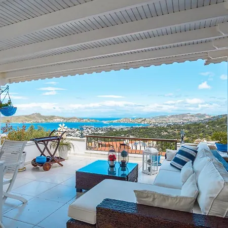 Fabulous 2 BR Flat With Amazing View in Yalıkavak Bodrum